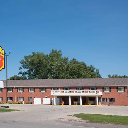 Super 8 By Wyndham Sheldon Hotell Exteriör bild