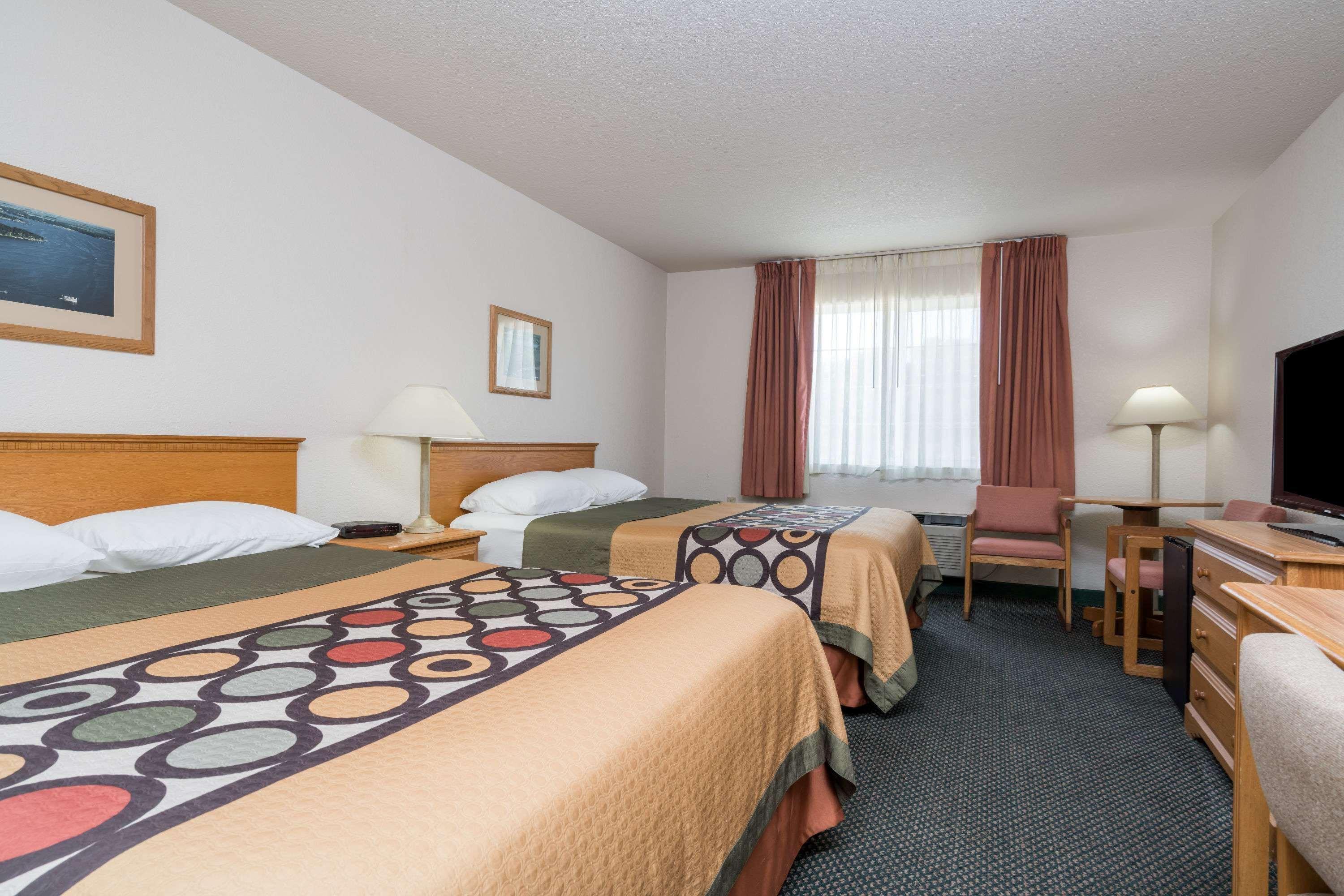 Super 8 By Wyndham Sheldon Hotell Exteriör bild