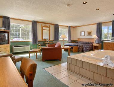 Super 8 By Wyndham Sheldon Hotell Inreriör bild